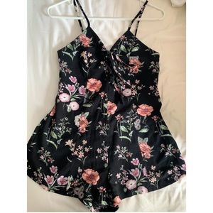 Lace-up sweetheart neckline floral romper